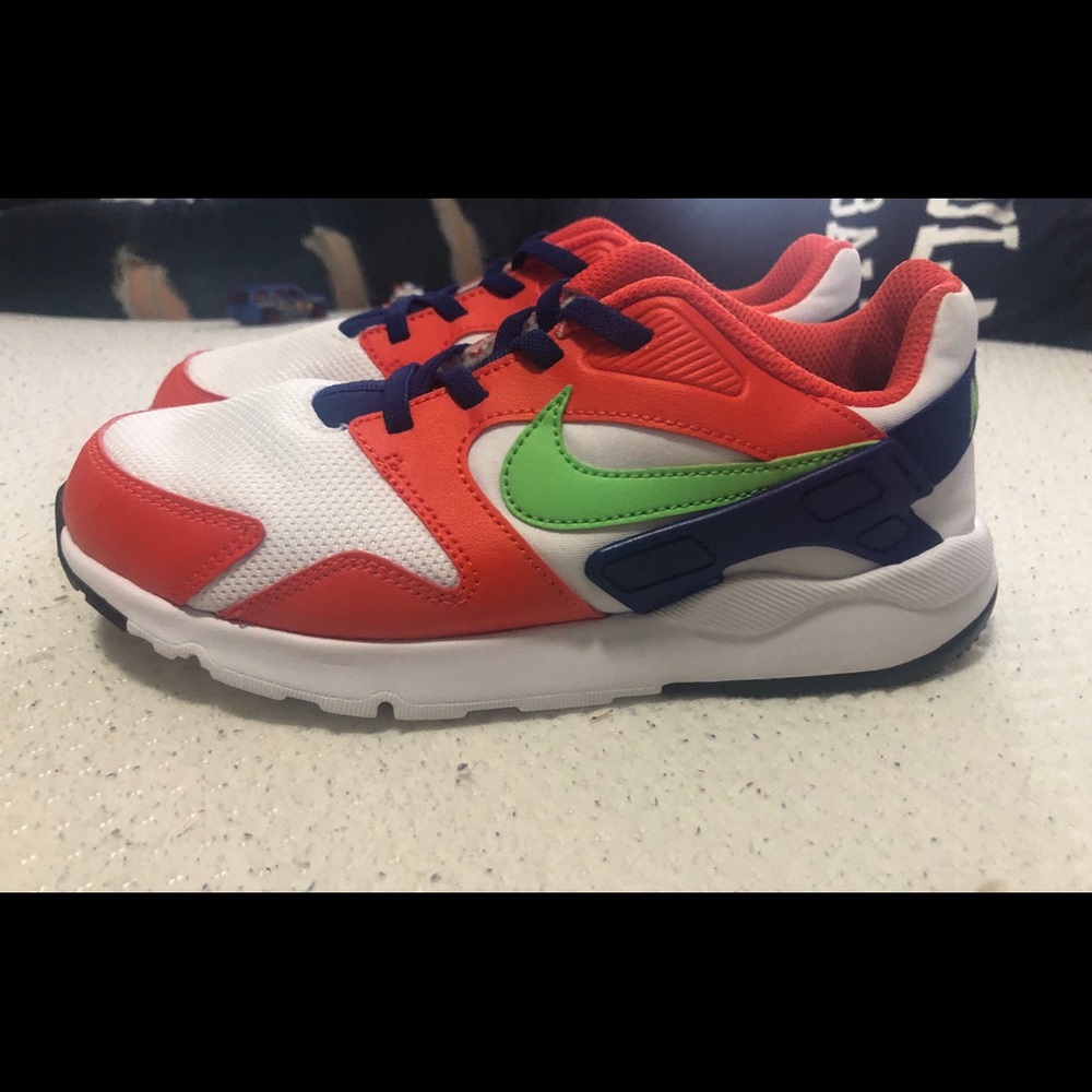 Nike tennis shoes